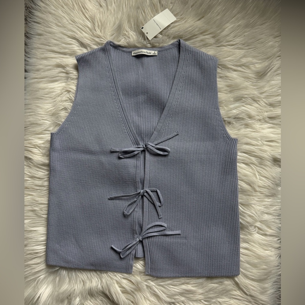 Abercrombie & Fitch tie front sweater vest - Picture 3 of 8